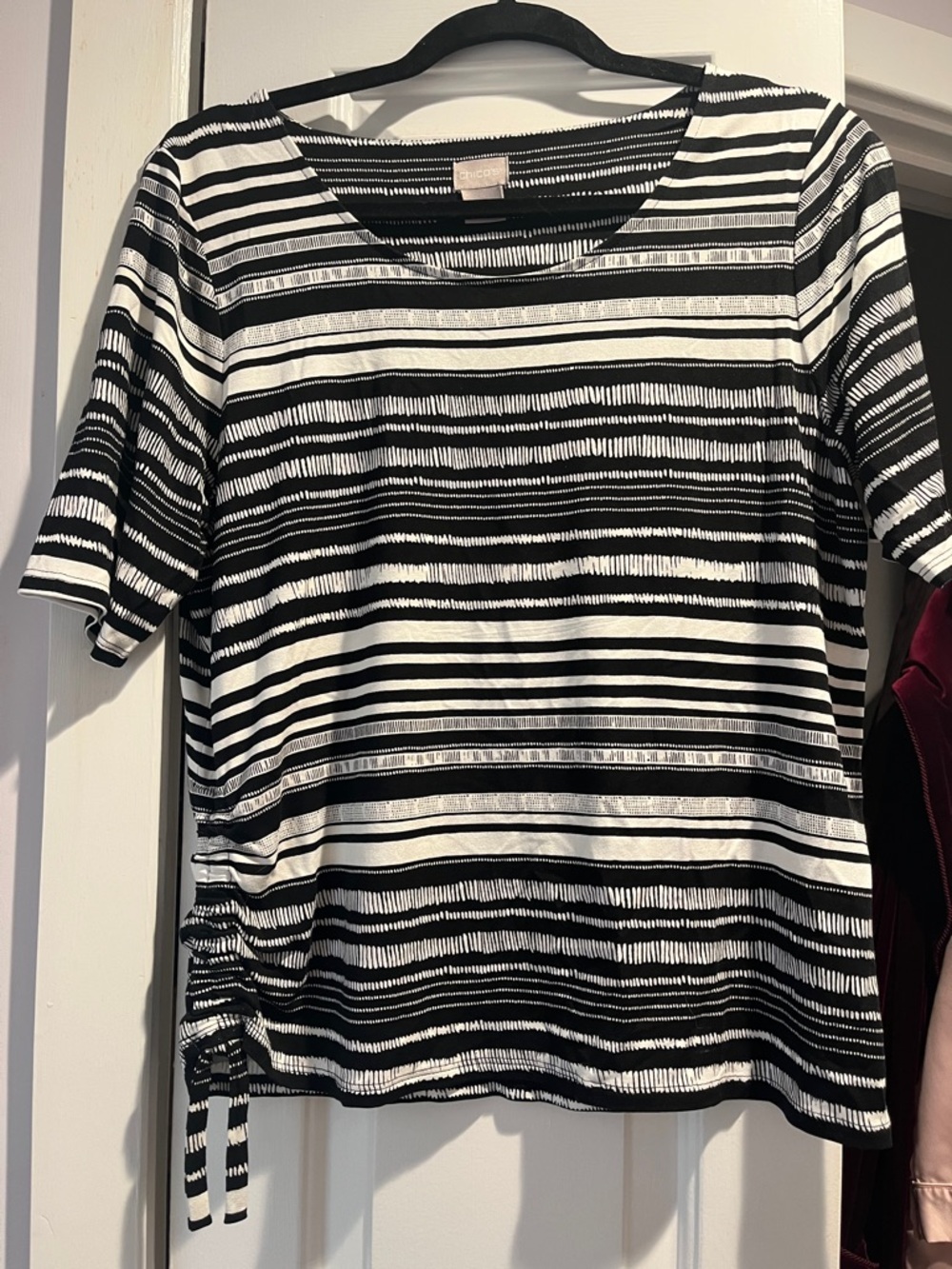 Chicos size 1 Black & White Striped Short-Sleeve Women's Top EUC